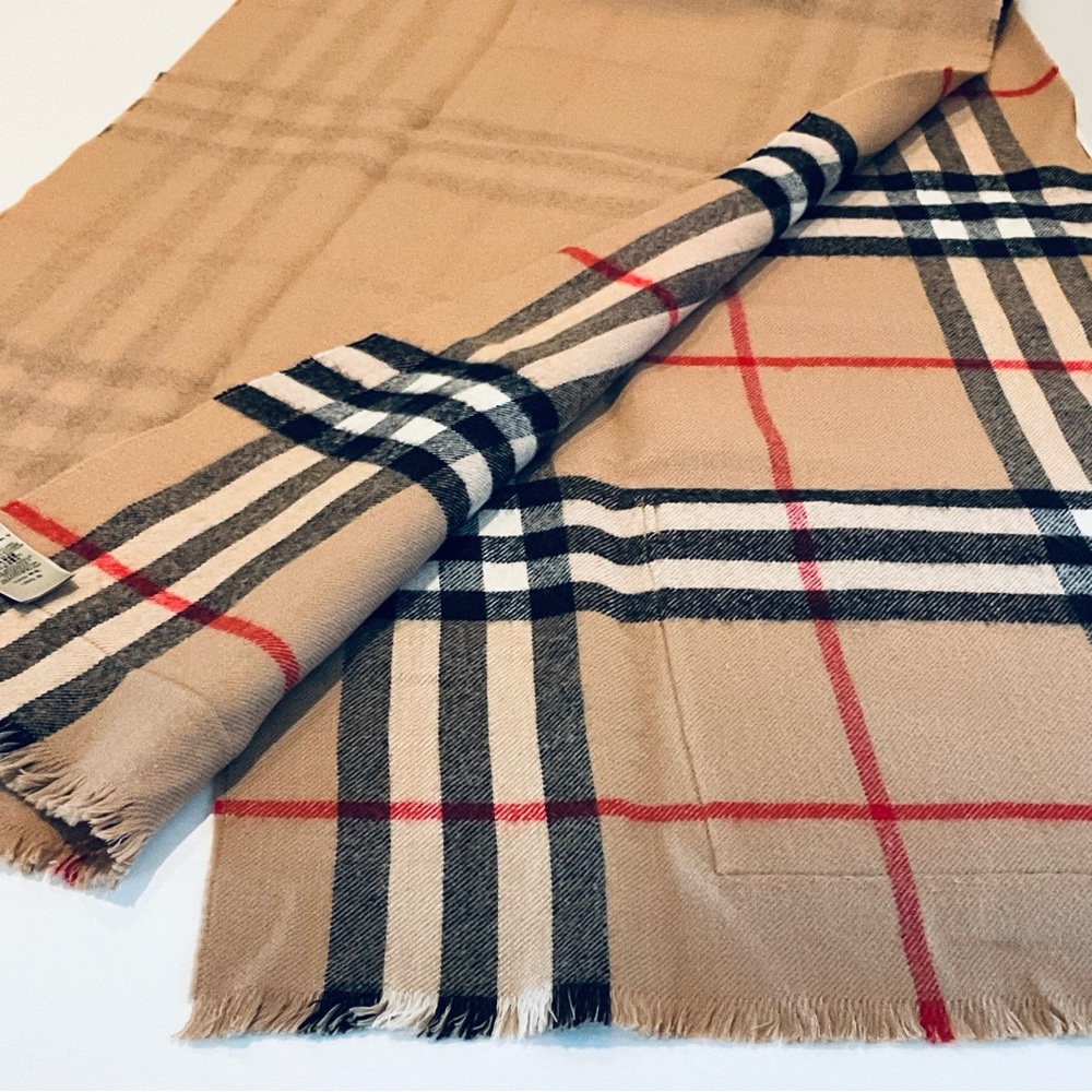 BURBERRY ST. HELEN REVERSIBLE POCKET STOLE/ SCARF. - Picture 8 of 10